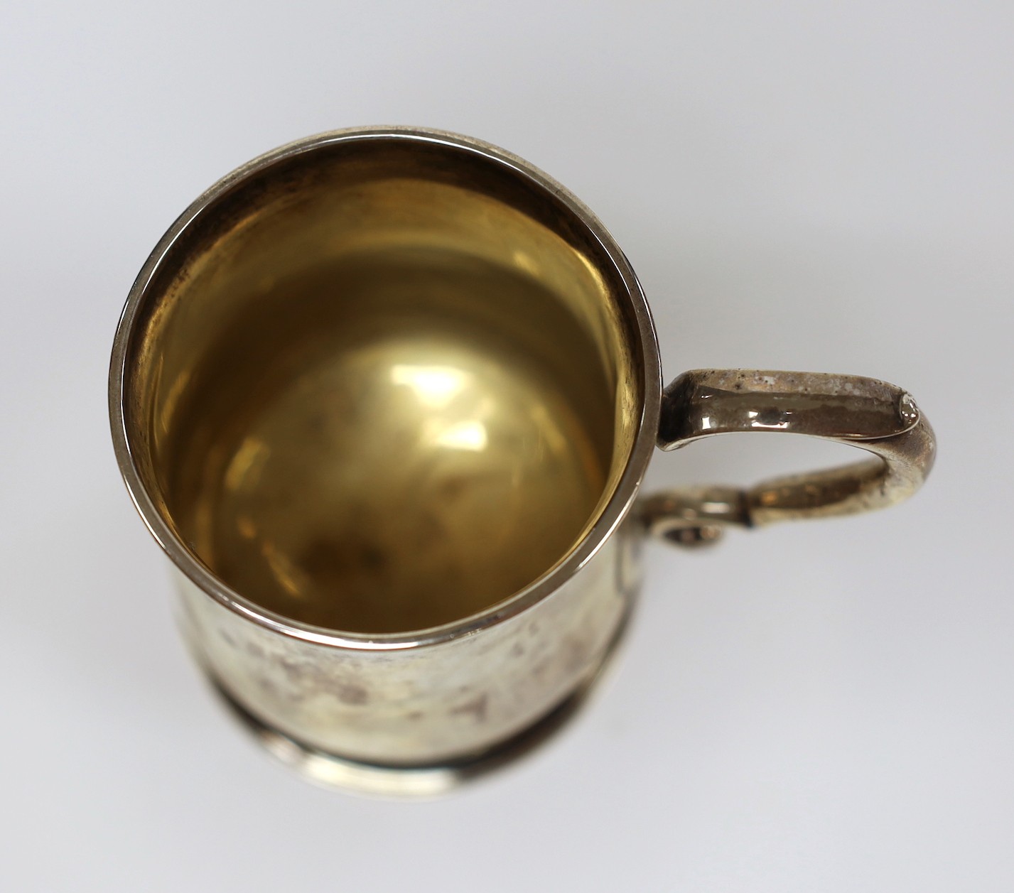 A George II silver baluster mug, London, 1733, 10cm, 192 grams.